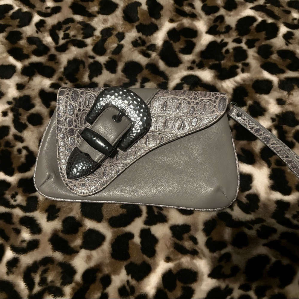 Charm & Luck Silver Crocodile Pleather Clutch with Buckle Detail :* 🐊🍸